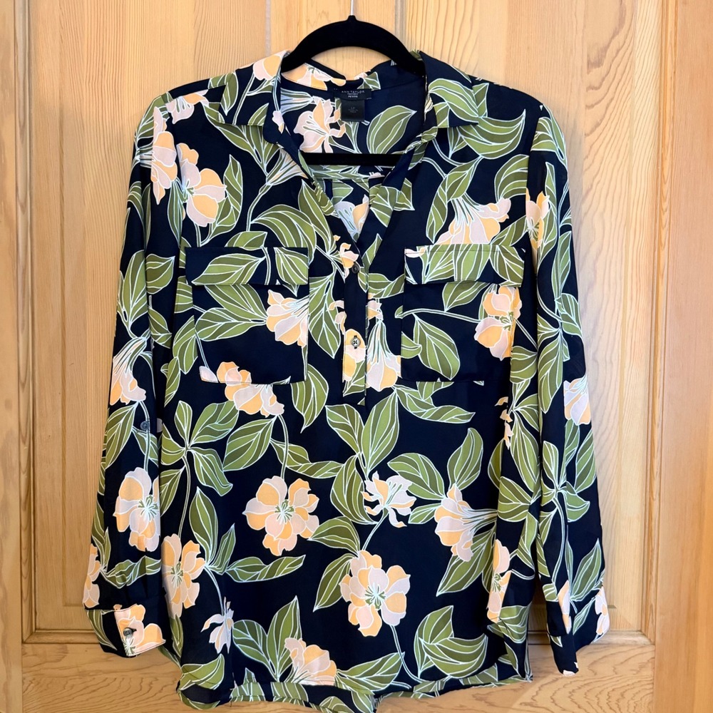 Ann Taylor Factory Floral Blouse LP‎ black Long Sleeve Henley Pocket Office work